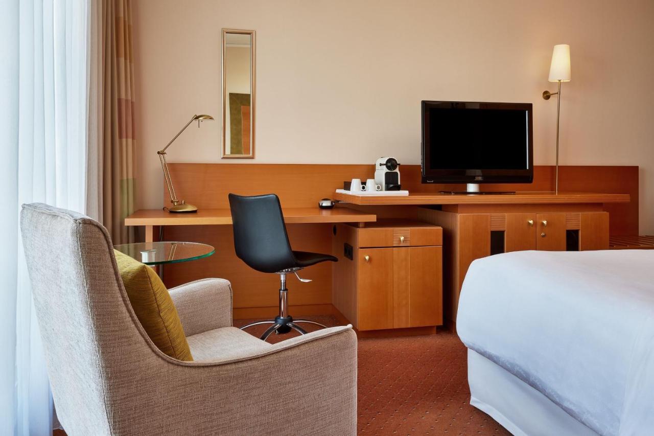 เชอราตัน ดึสเซลดอร์ฟ แอร์พอร์ต โฮเต็ล Hotel ดุสเซลดอร์ฟ ภายนอก รูปภาพ