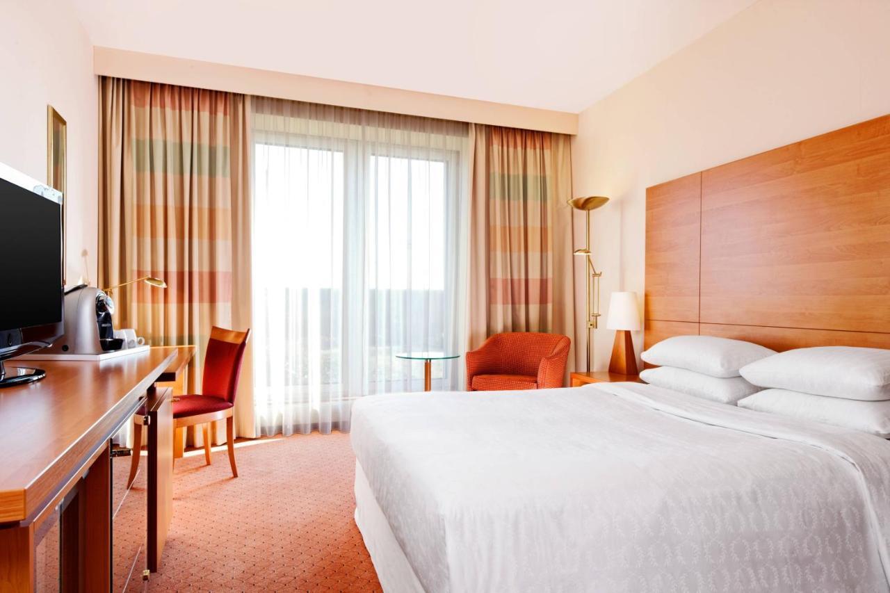 เชอราตัน ดึสเซลดอร์ฟ แอร์พอร์ต โฮเต็ล Hotel ดุสเซลดอร์ฟ ภายนอก รูปภาพ