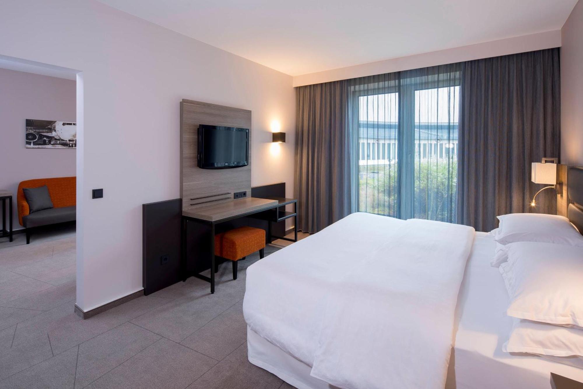 เชอราตัน ดึสเซลดอร์ฟ แอร์พอร์ต โฮเต็ล Hotel ดุสเซลดอร์ฟ ภายนอก รูปภาพ